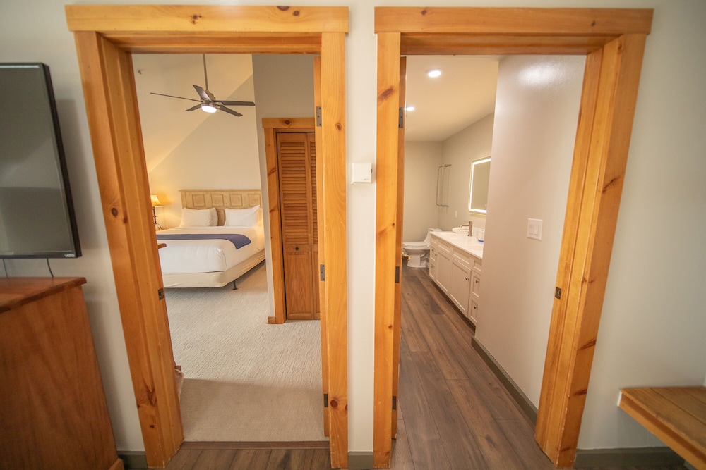 Design Condo, 1 Bedroom, Balcony, Resort View (Buffalo Lodge 8412) photo 3