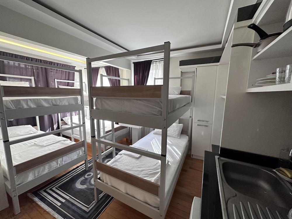 Comfort Shared Dormitory, Mixed Dorm, Non Smoking, City View photo 3