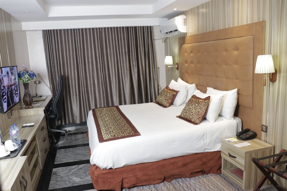 Executive Suite photo 3