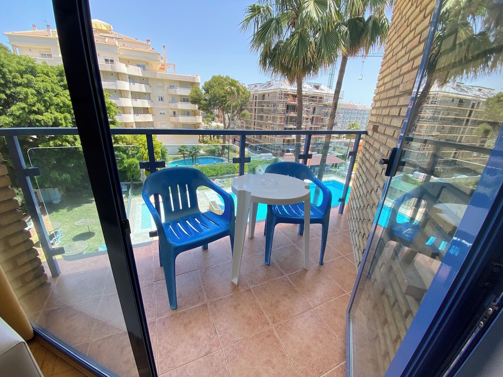 Studio, Pool View - Photo 5