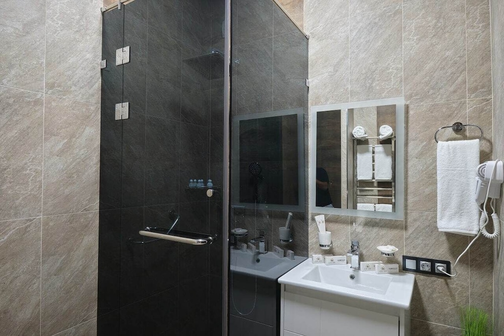 Family Room - Photo 8