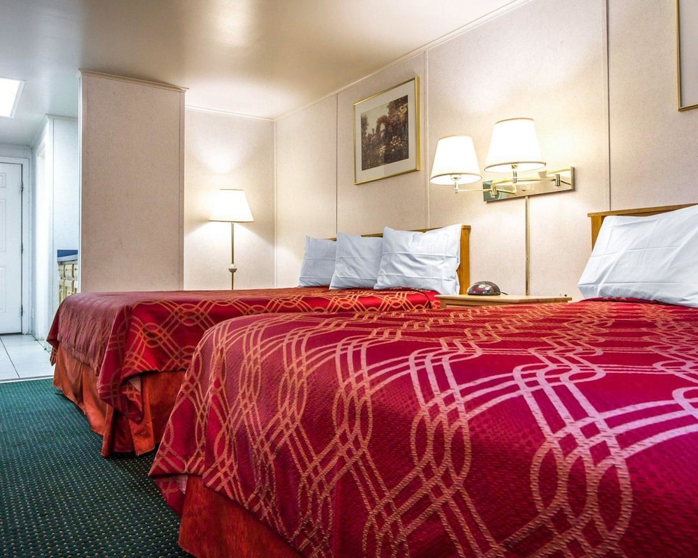 Suite, 2 Queen Beds, Non Smoking photo 3