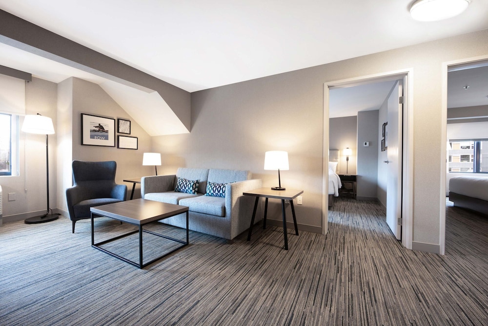 Suite, 1 King Bed - Photo 1