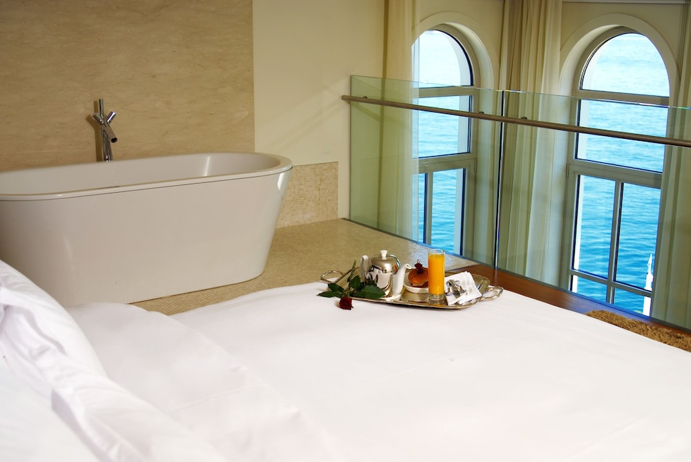 Mezzanine Deluxe Suite photo 3