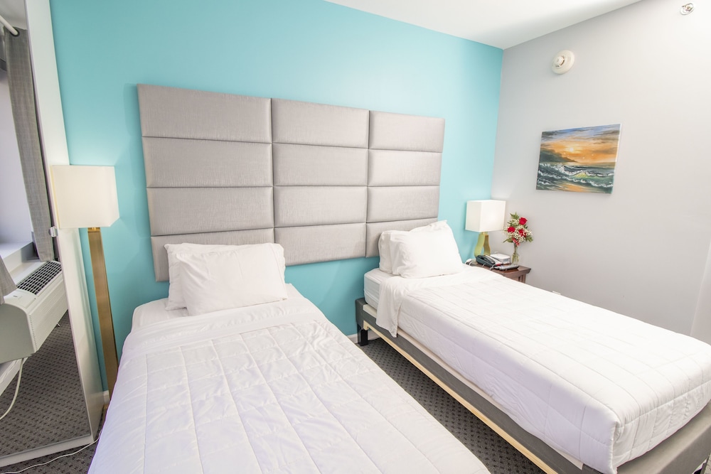 Standard Room 2 Twin Beds City View photo 3