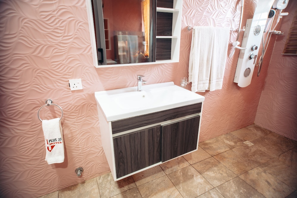 Deluxe Double Room, 1 King Bed, Non Smoking, Courtyard View photo 3