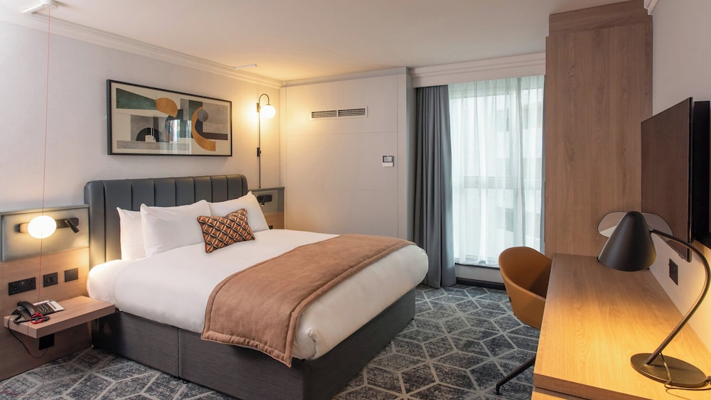 Standard Room, 1 Double Bed, Accessible (Walk in Shower) - Photo 4