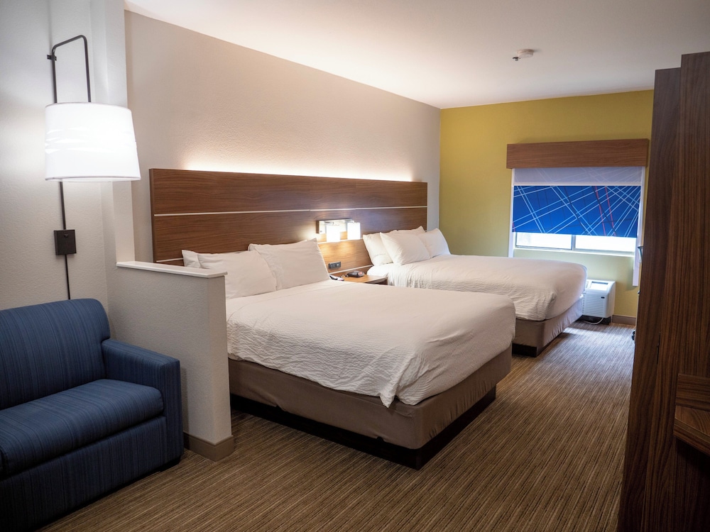Standard Room, Multiple Beds photo 3