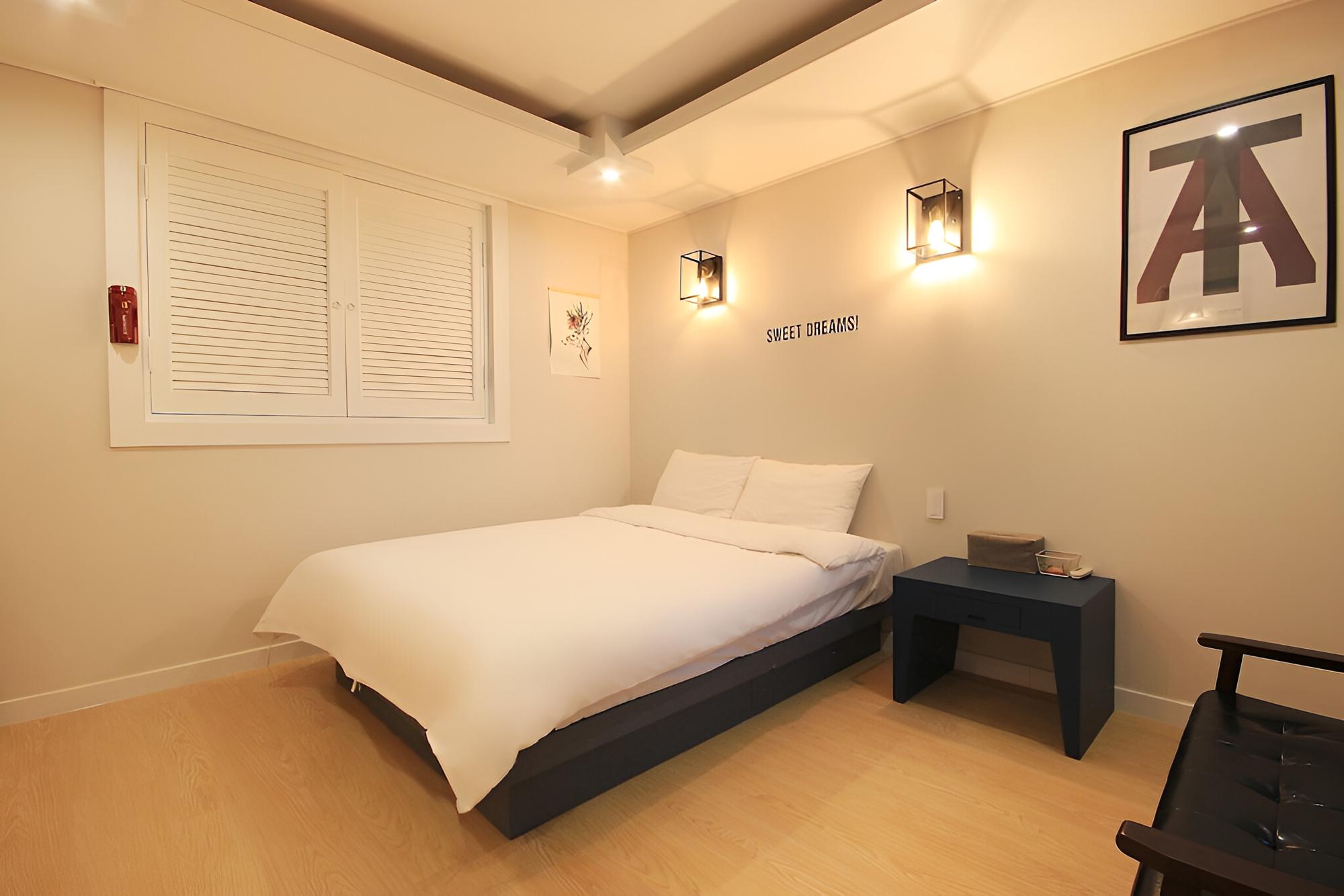 Room (Deluxe (Non-smoking Netflix available) - Photo 29