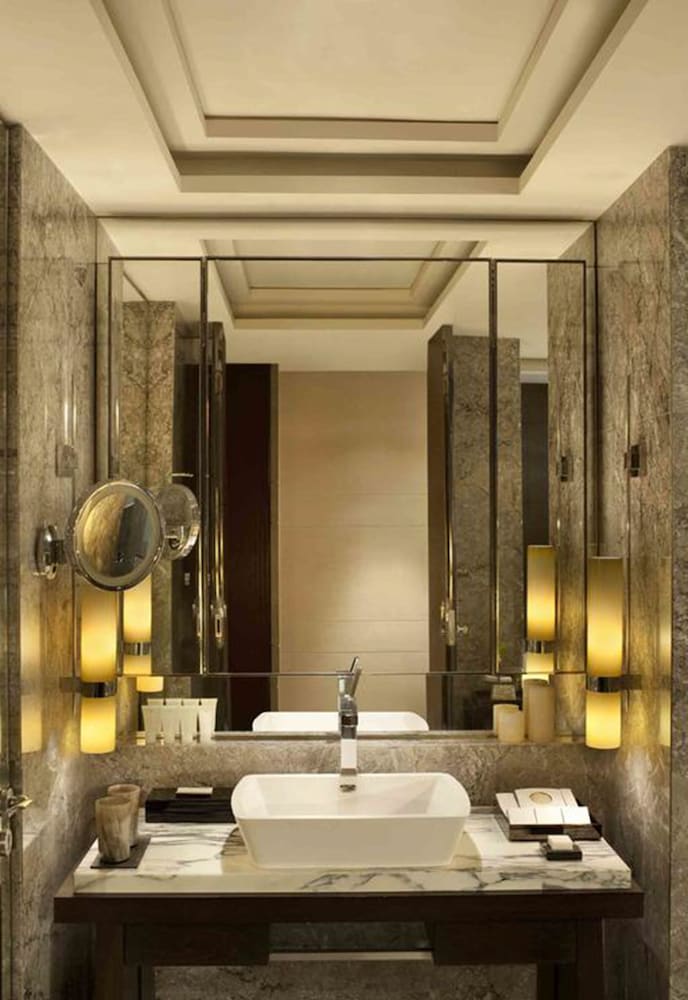 The Presidential Suite with Executive Lounge Benefit