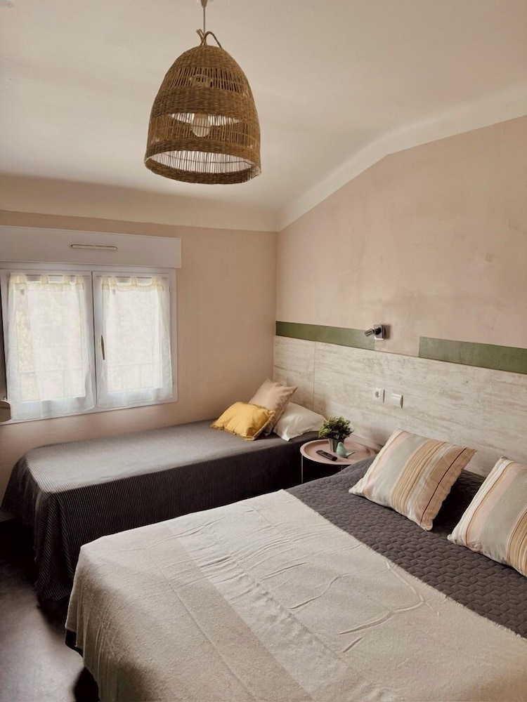 Standard Triple Room - Photo 2