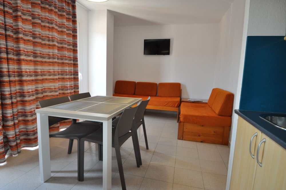 Basic Triple Room, City View photo 2