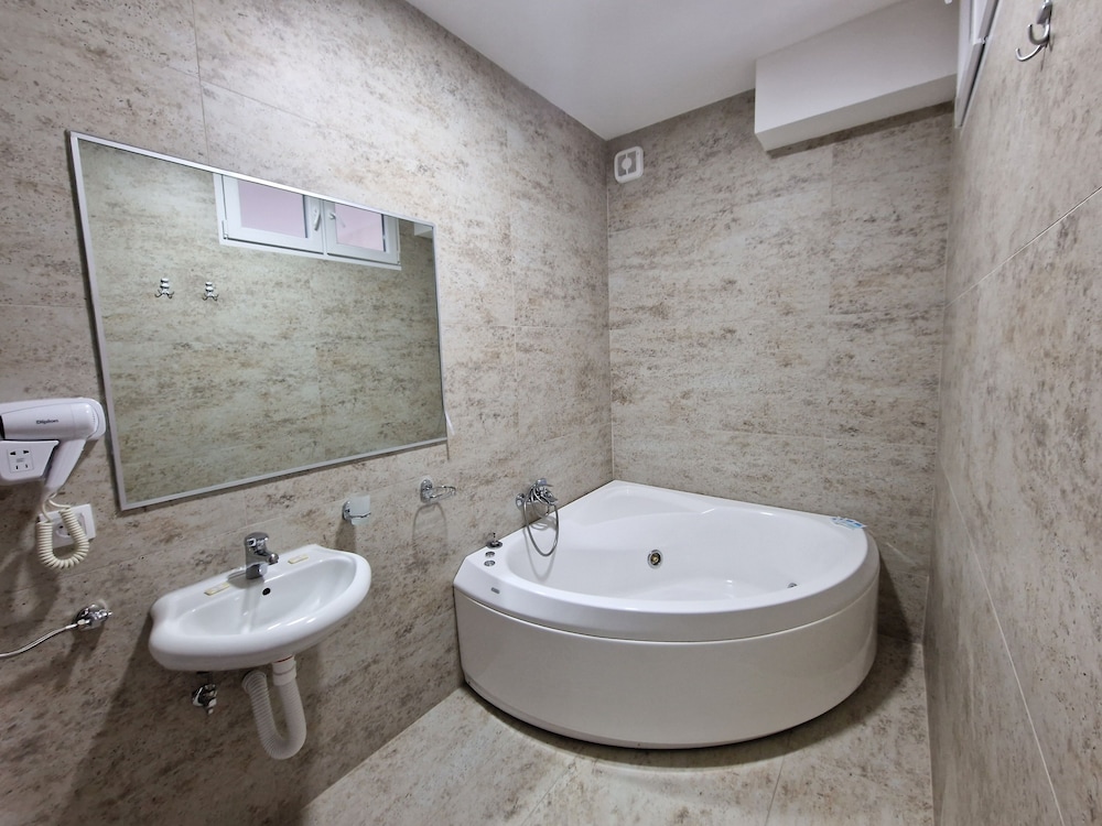 Comfort Room photo 2