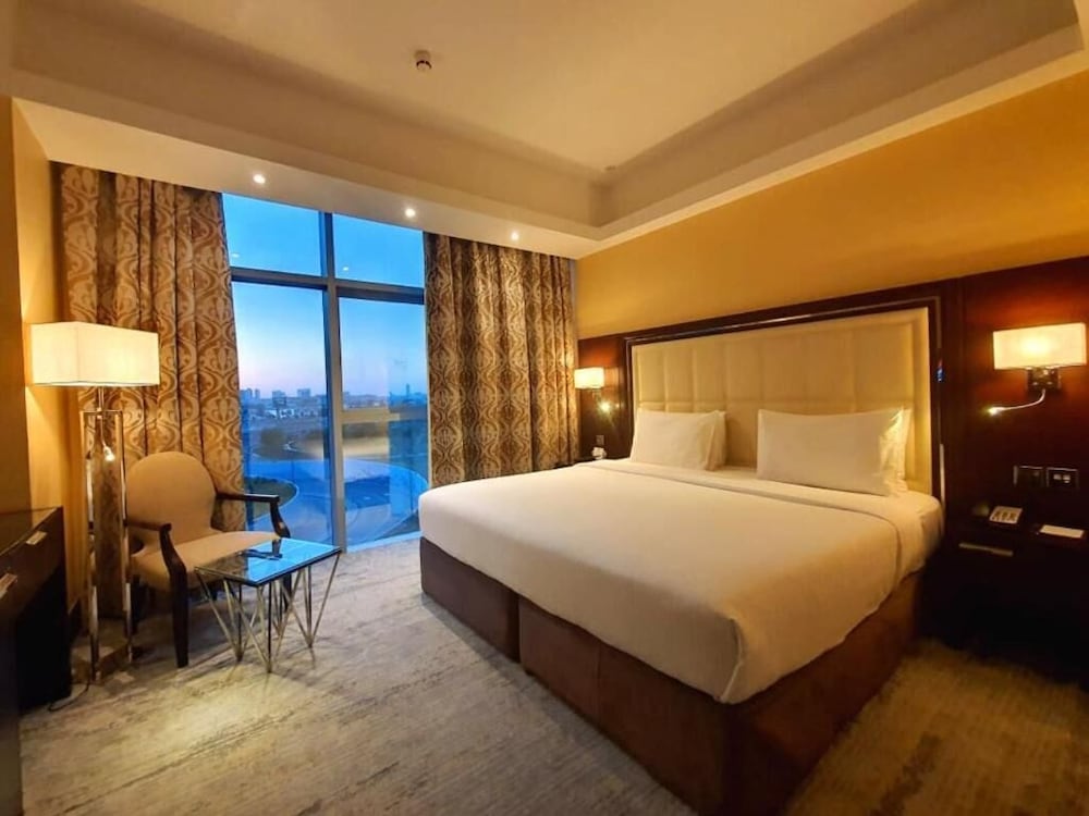 Superior Room, 1 King Bed (Creek view)