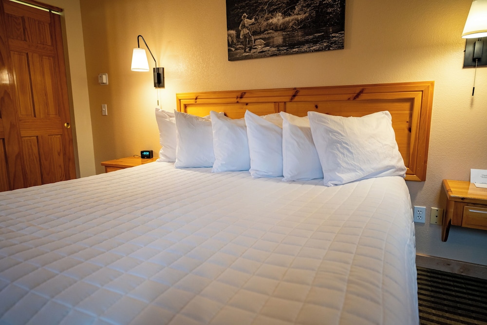 Deluxe Room, 1 King Bed with Sofa bed
