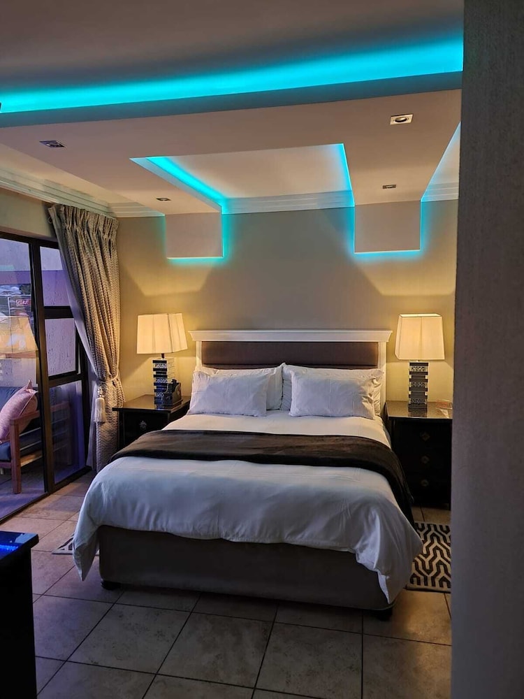Honeymoon Suite WB1 (Private Hot Tub)