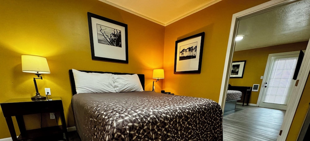2 Bedroom Executive Suite: Double Queen - Photo 3