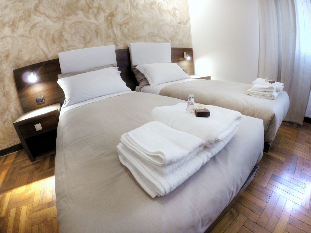 Double or Twin Room, Ensuite photo 3
