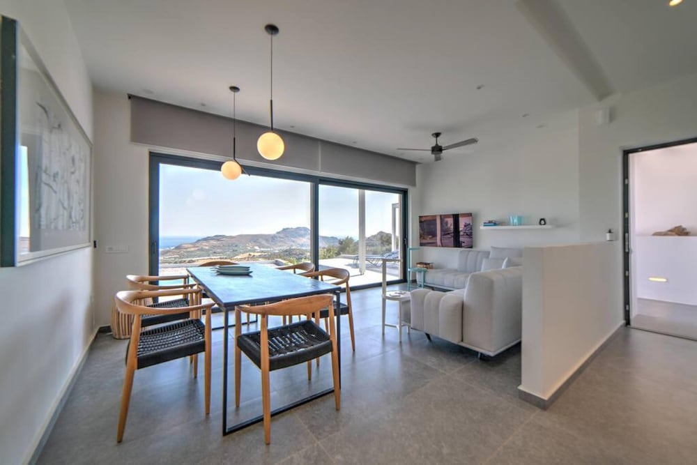 Villa photo 1