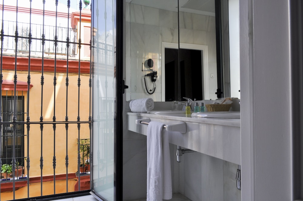 Double Room - Photo 7