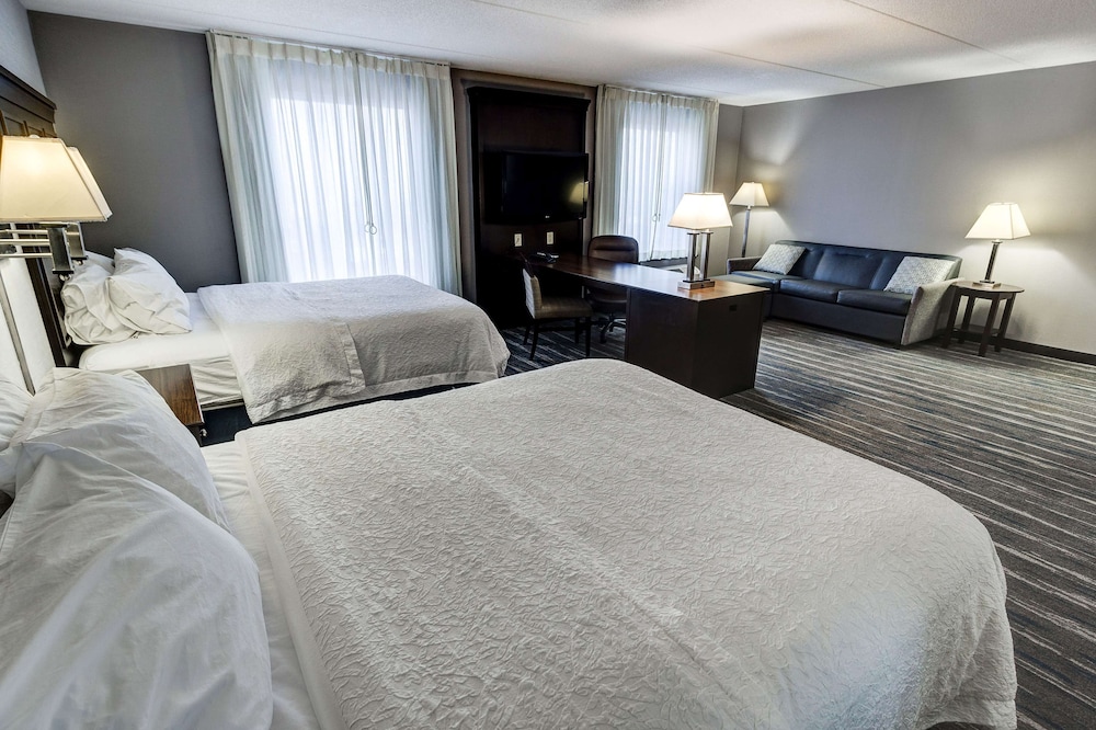 Studio, 2 Queen Beds, Accessible, Kitchen (Mobiltity, Roll-In Shower) photo 3