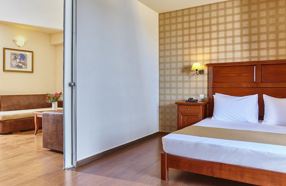 Suite, 1 Bedroom - Photo 4