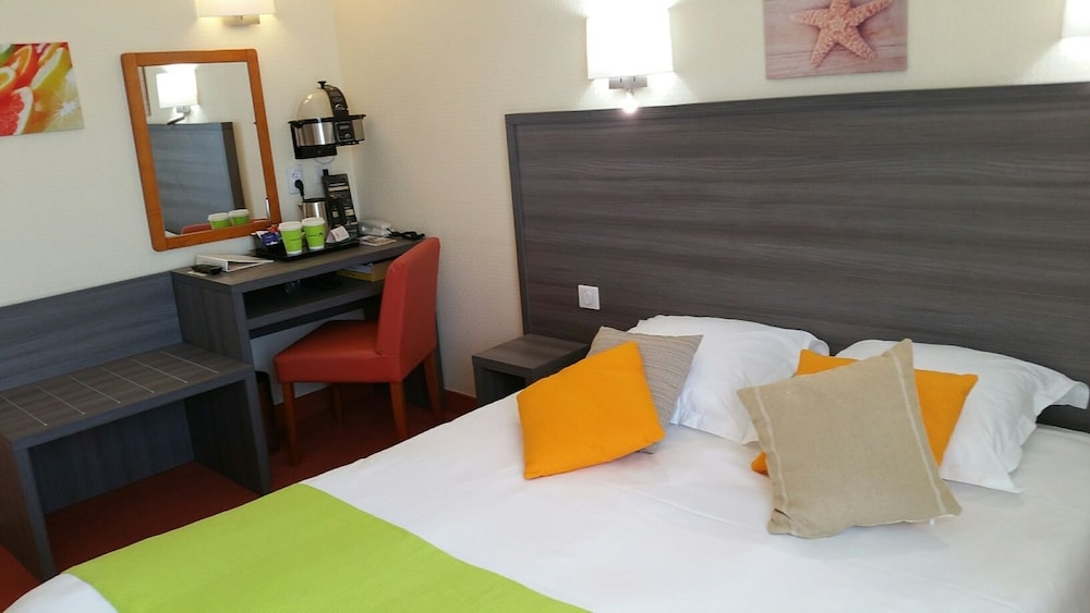 Double Room, Harbour View with Bath photo 1