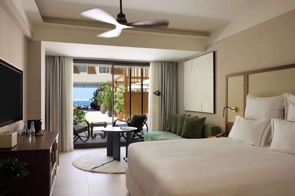 Room, 1 King Bed, Garden View thumbnail 5