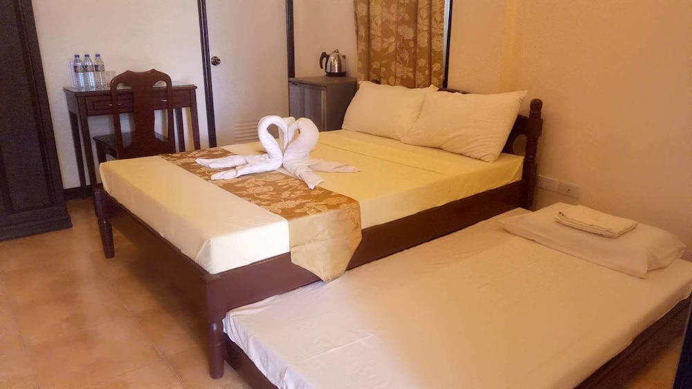 Double Deluxe Front View Room With Fridge photo 3