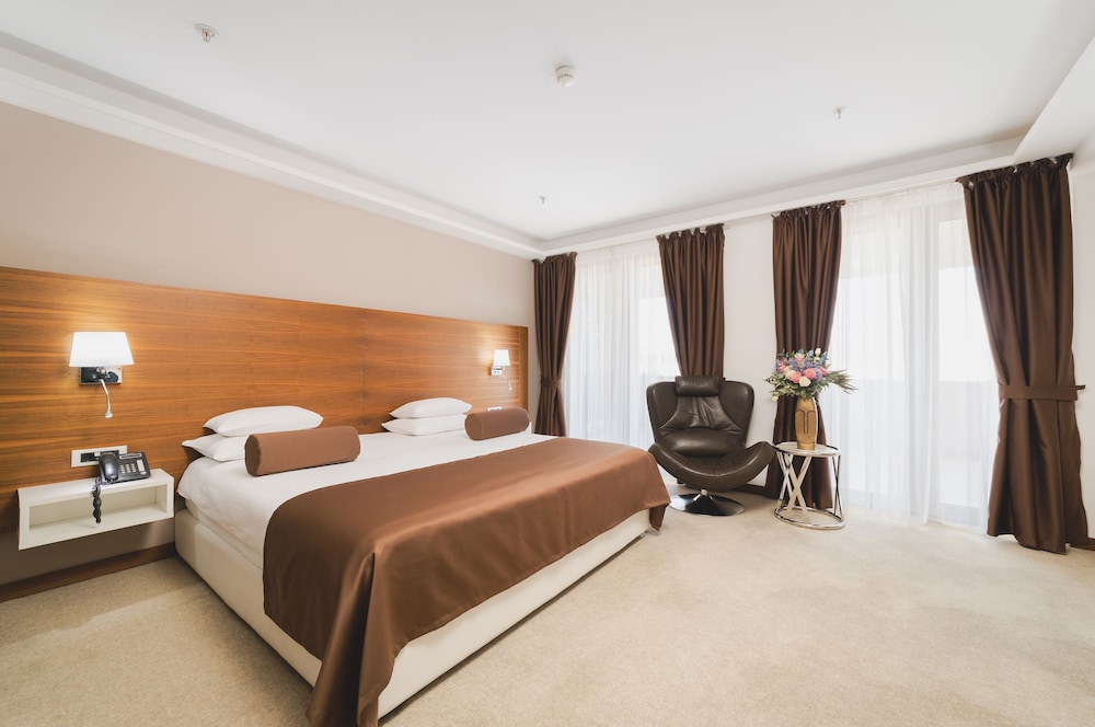 Superior Double or Twin Room, City View photo 2