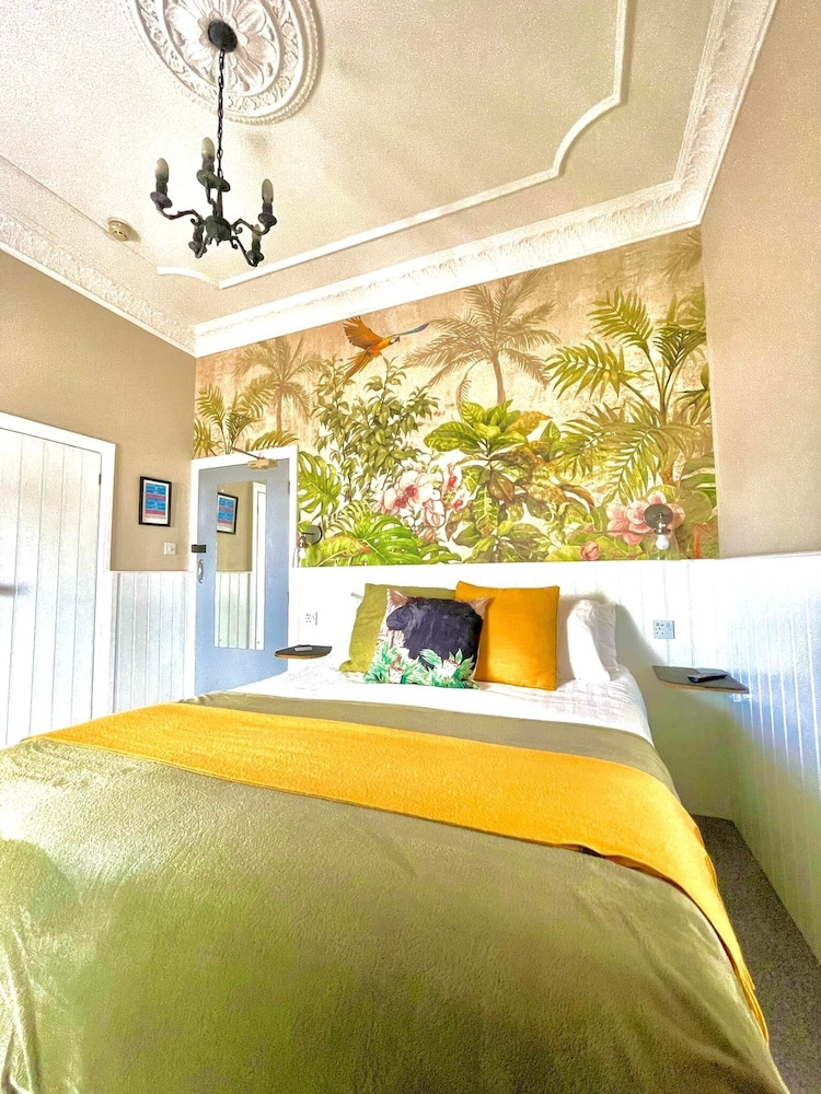 Double Room, Ensuite (Town View) photo 2