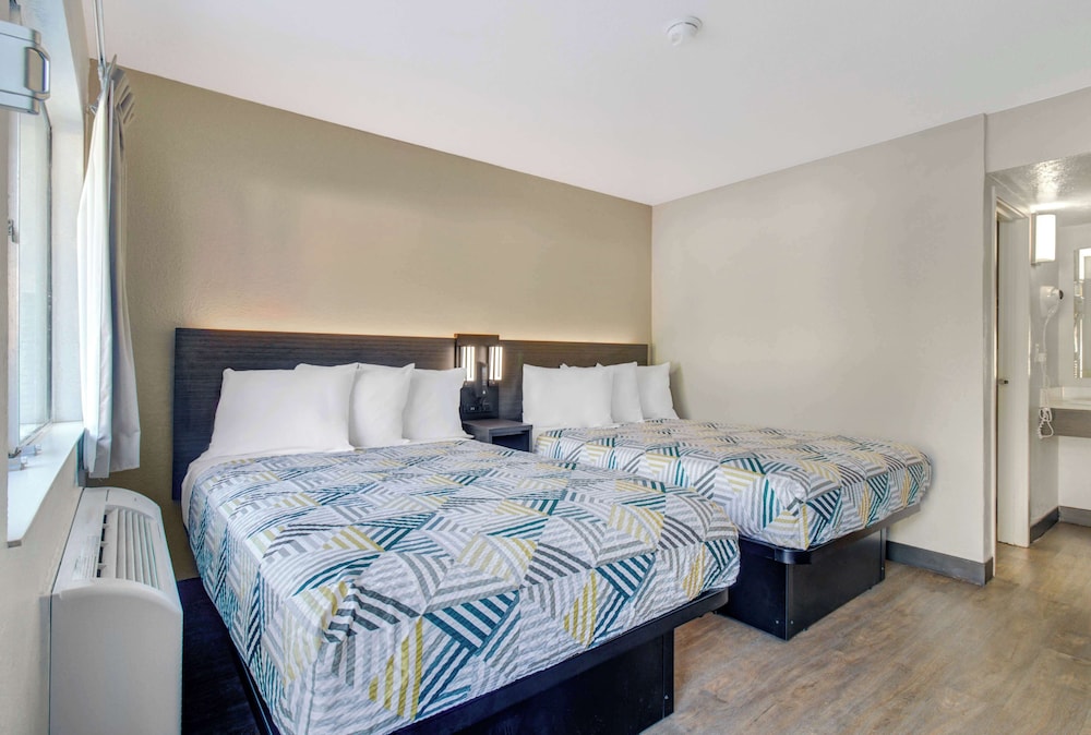 Premium Room, 2 Double Beds, Non Smoking, Refrigerator & Microwave - Photo 2