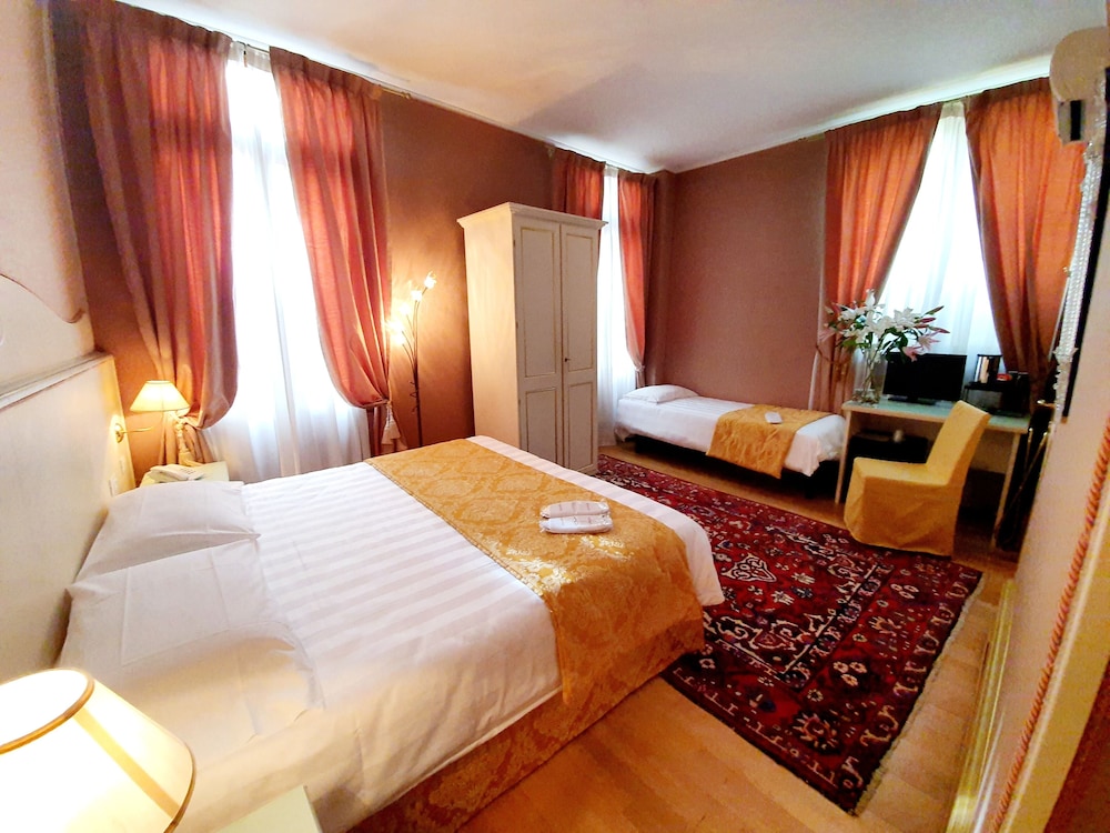Classic Triple Room photo 1
