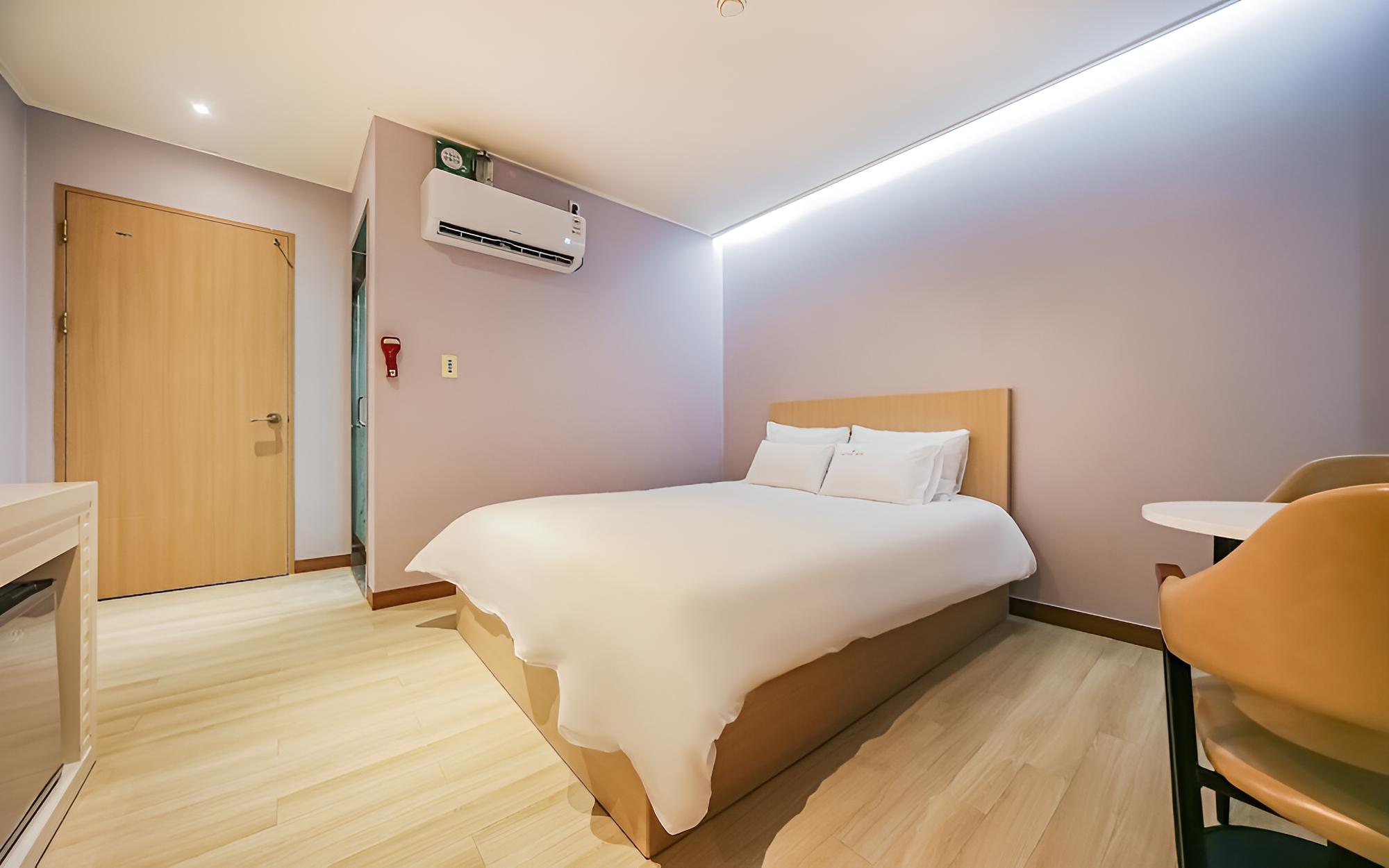 Room (Business Standard (Double Bed Hotel B) - Photo 10