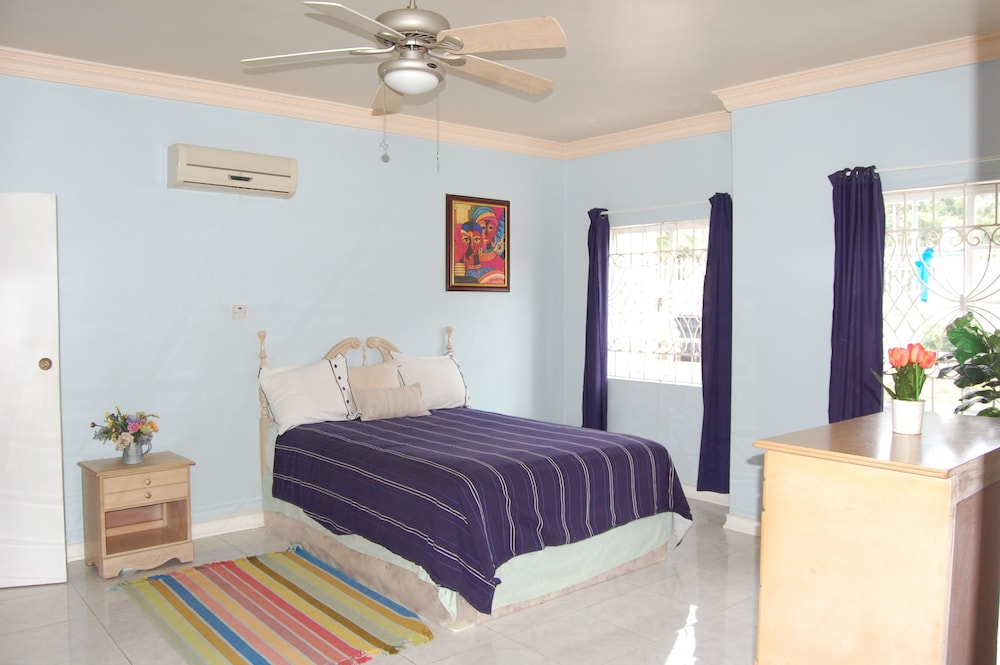 Standard Room, 1 Queen Bed