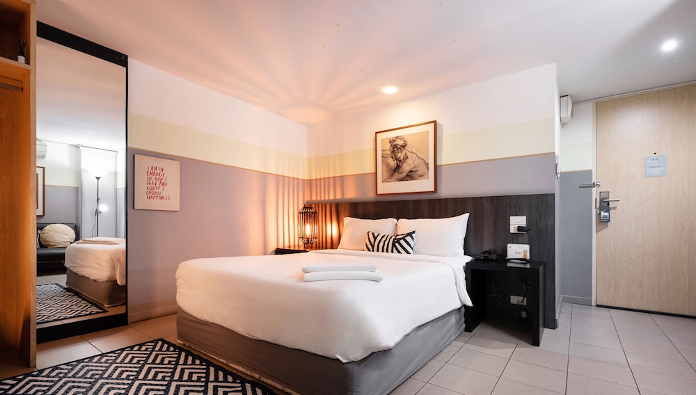 No.4 Starshine Studio : Queen bed + working table photo 3