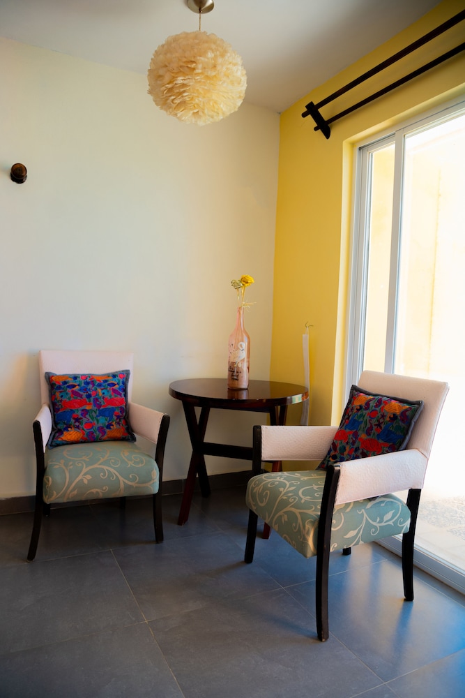 Luxury Triple Room, 1 King Bed with Sofa bed, Non Smoking, Sea View photo 3