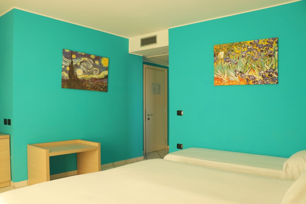 Superior Triple Room, Sea View - Photo 4