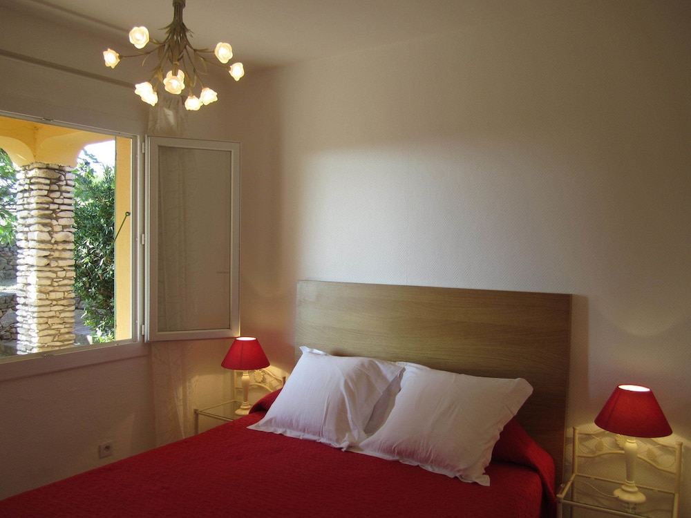 Apartment On The Ground Floor, Terrace And Sea View