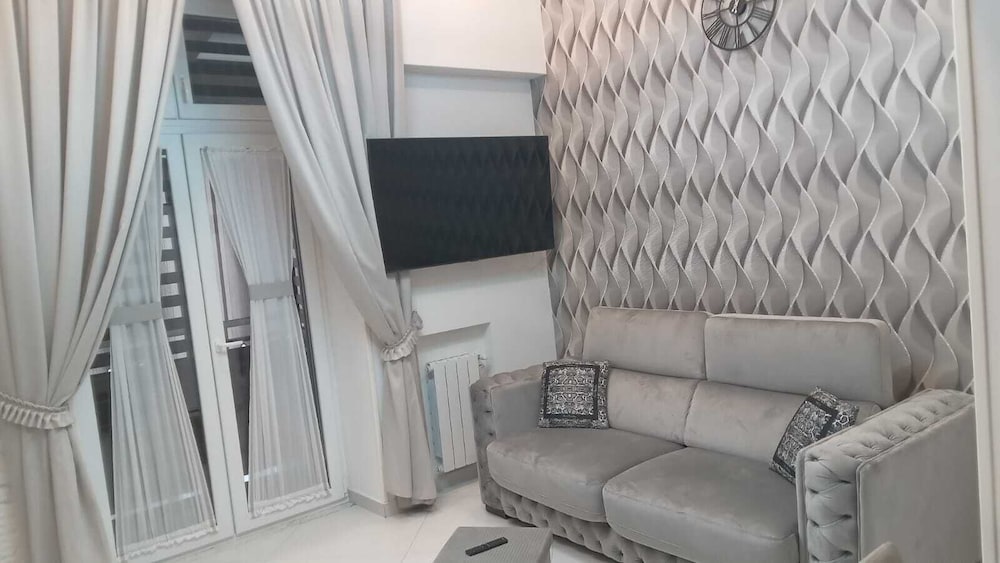 Basic Apartment, Balcony