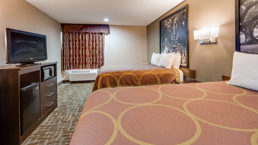 Standard Room, 2 Queen Beds, Non Smoking, Refrigerator & Microwave (1st Floor) - Photo 5