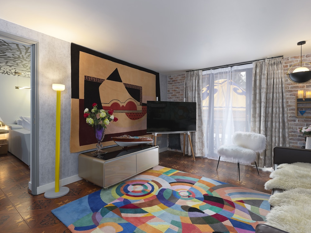 Suite 103 photo 3