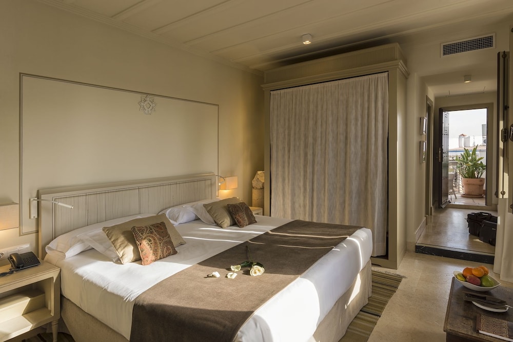 Junior Suite, 1 Queen Bed, Terrace - Photo 2