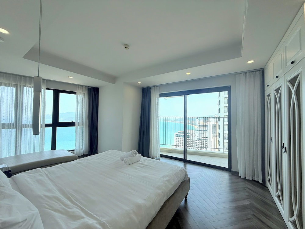 Exclusive Apartment, 3 Bedrooms, Balcony, Beach View