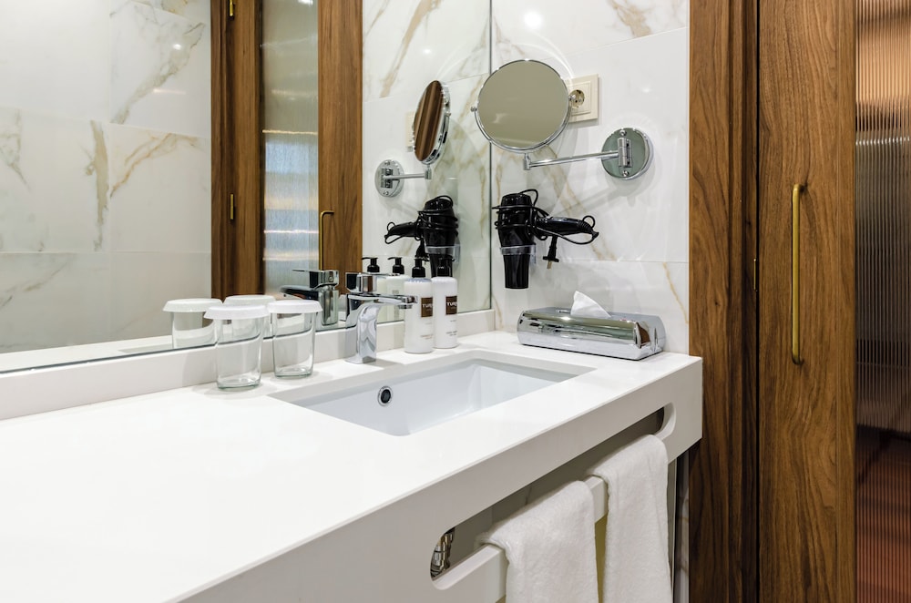 Executive Twin Room - Photo 9
