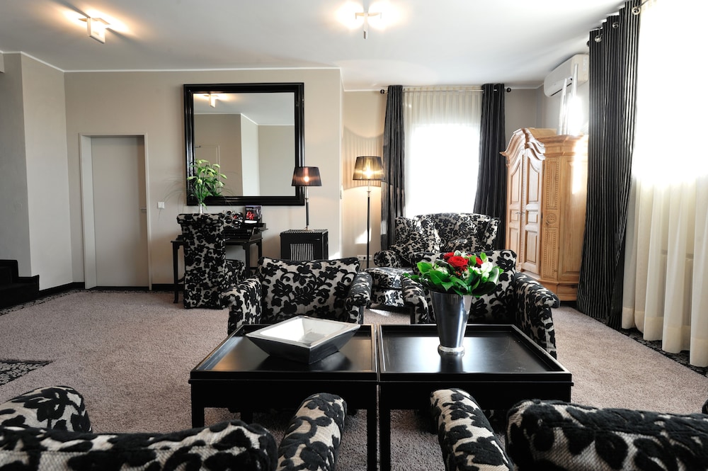 Suite 47 - Photo 2