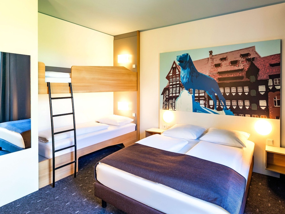 Quadruple Room thumbnail 5