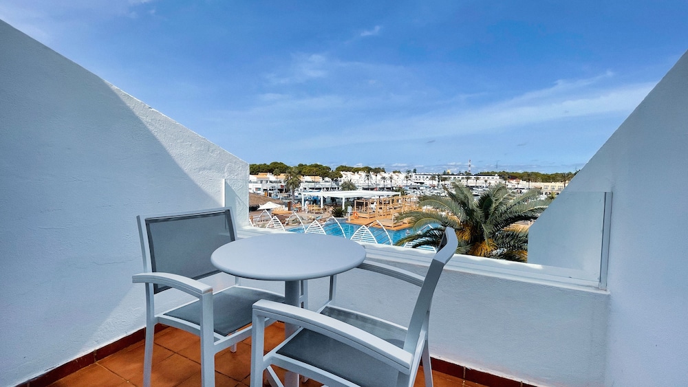 Suite, Balcony, Pool View - Photo 6