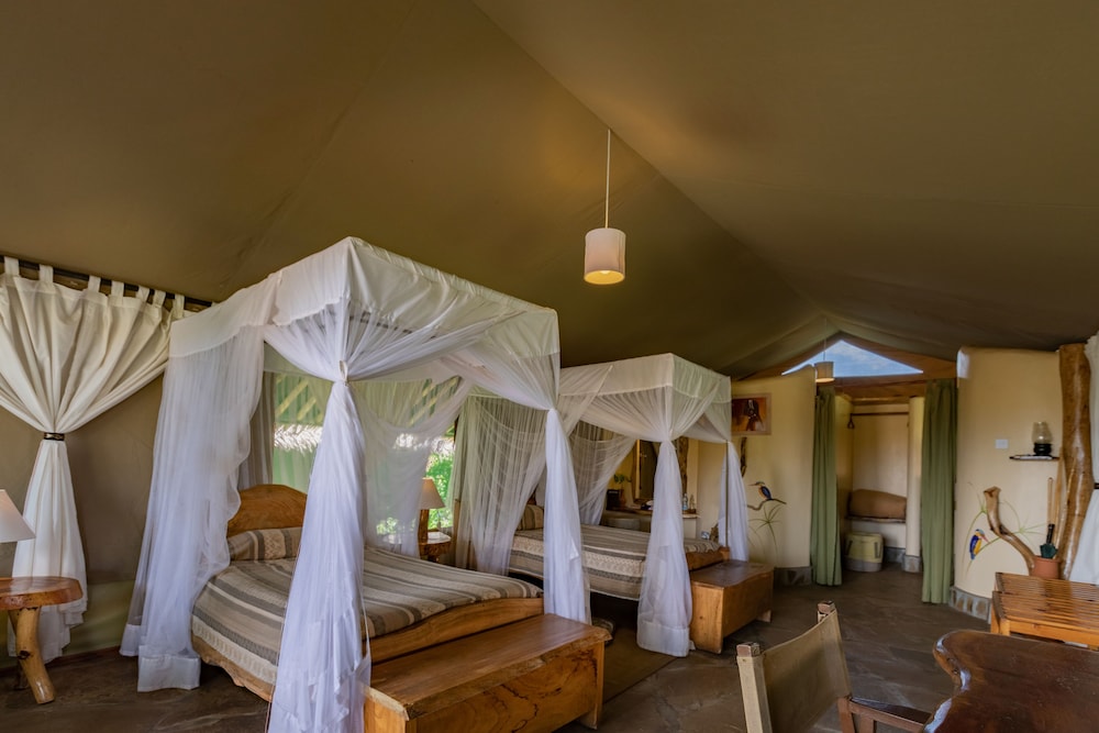 Deluxe Tent (Triple) photo 3