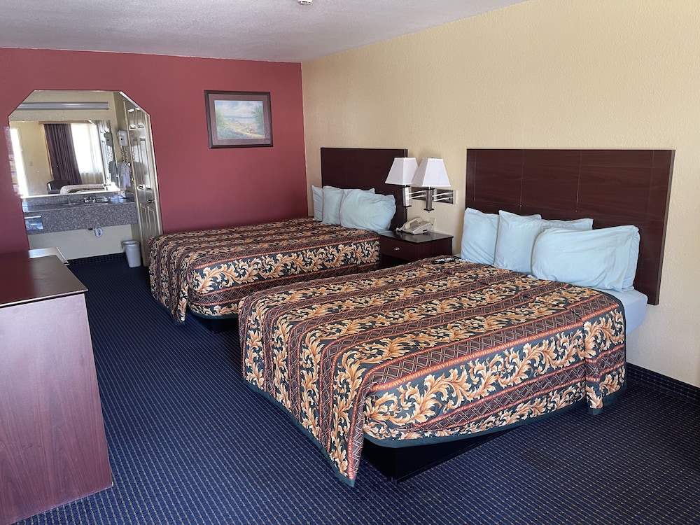Standard Room, 2 Queen Beds photo 1